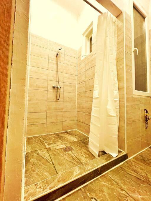 Central Studio Flat Budapest Bagian luar foto